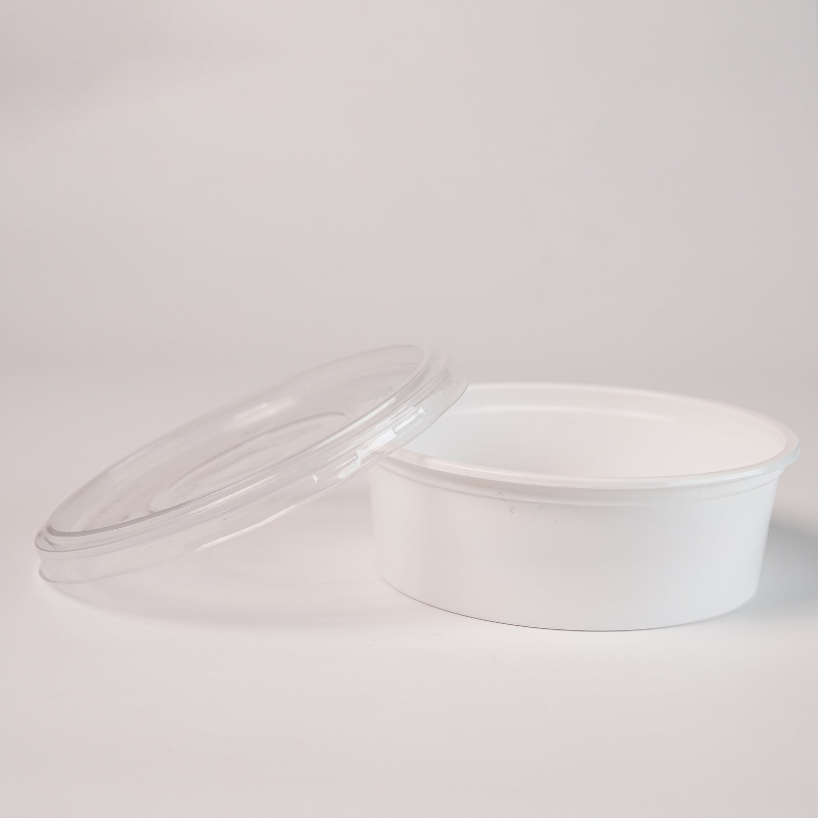 CONTAINER 600ML FLAT(MILKY/BLACK)